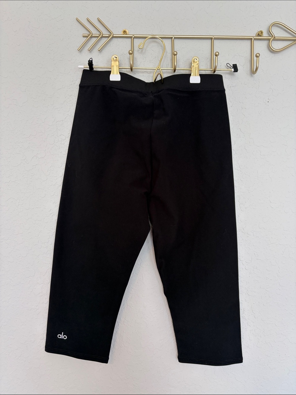 Alo Yoga Black High-Waist Capri Leggings 13” Waist